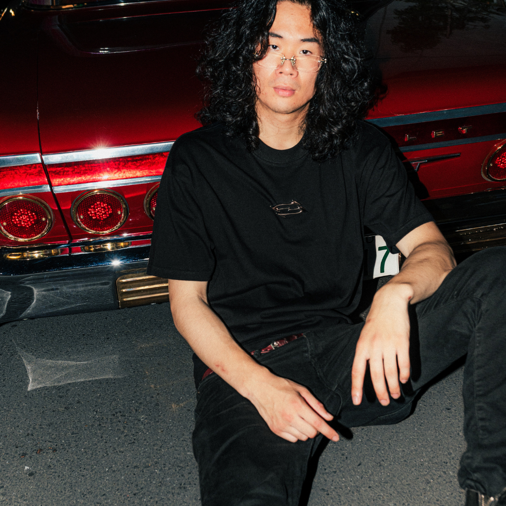 skew Metal Logo Tee